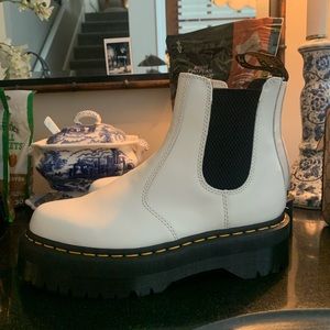 Dr. Martens 2976 Quad Chelsea Boot